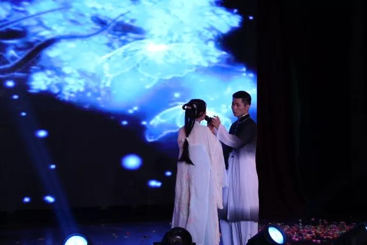 真人百家乐在线- 紫百合青年军掀翻领头羊  
